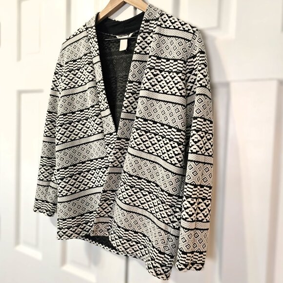 H&M Women's Cardigan Jacket Open Front Black and White Tribal Geometric Print - Picture 6 of 7